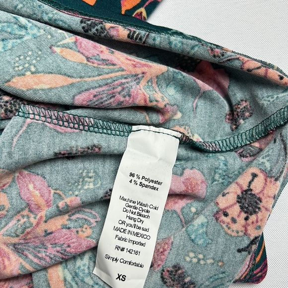 NWT LuLaRoe Irma tunic style shirt. Size XS - Picture 3 of 8